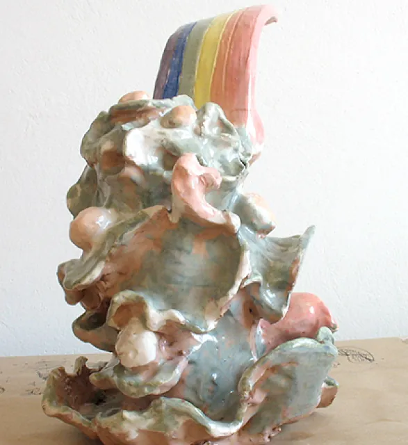 Wak-wak træ med Janushoved og Bifrost (detalje), brændt glaseret ler, ca. 50x50x25 cm, 2007.